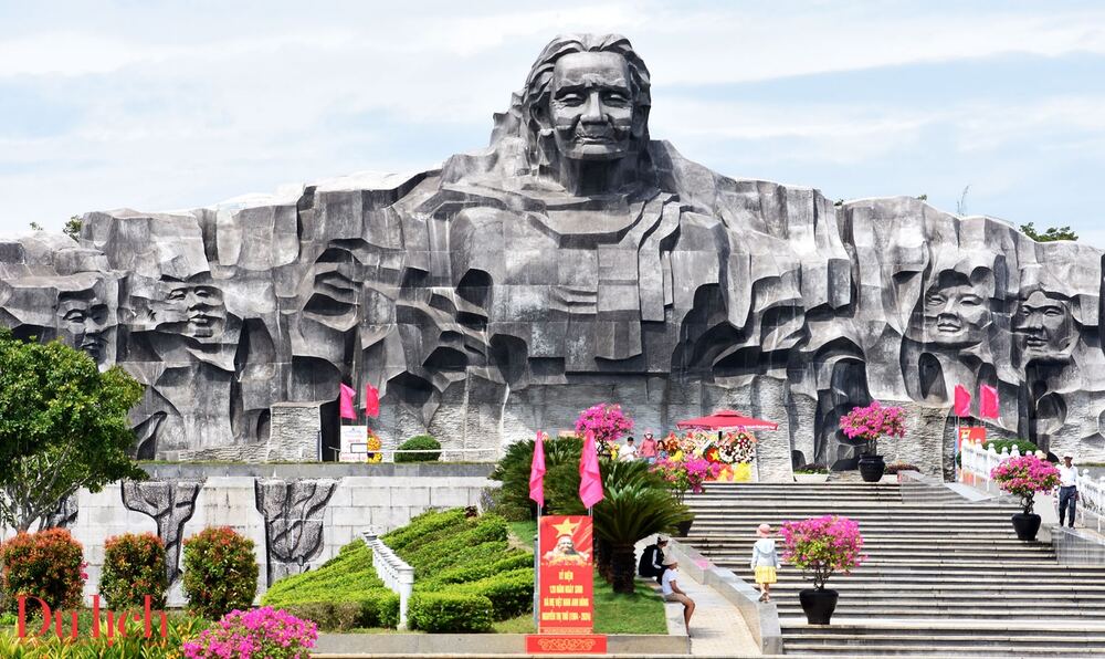 Hinh 3 - Tuong dai Me Thu.jpg